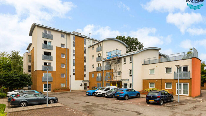 1 Bedroom Flat For Sale In Daniels House, Trafalgar Gardens, Crawley, RH10