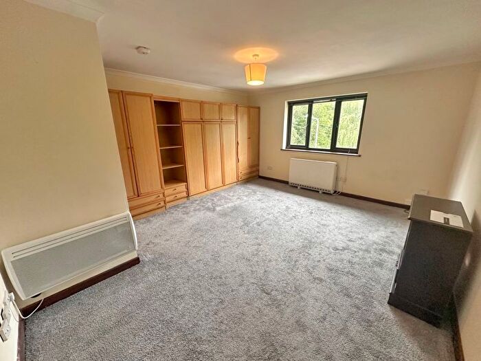 1 Bedroom Flat To Rent In Gallows Lane, High Wycombe, HP12
