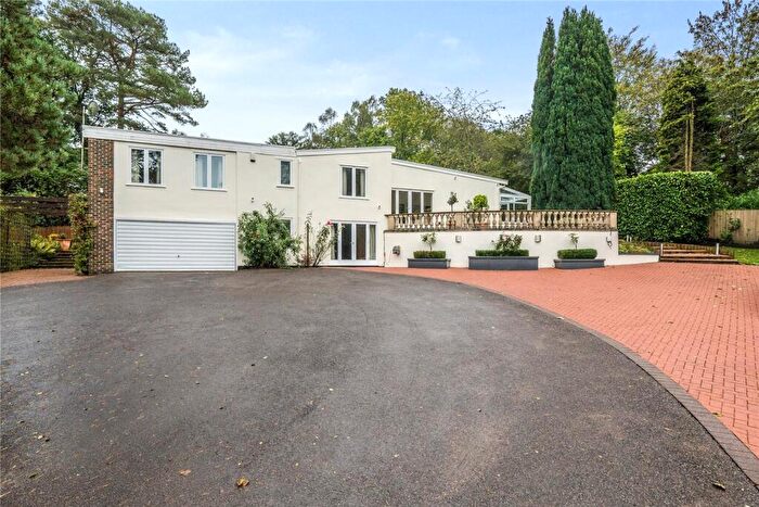 5 Bedroom Bungalow To Rent In Herons Close, Copthorne, Crawley, West Sussex, RH10