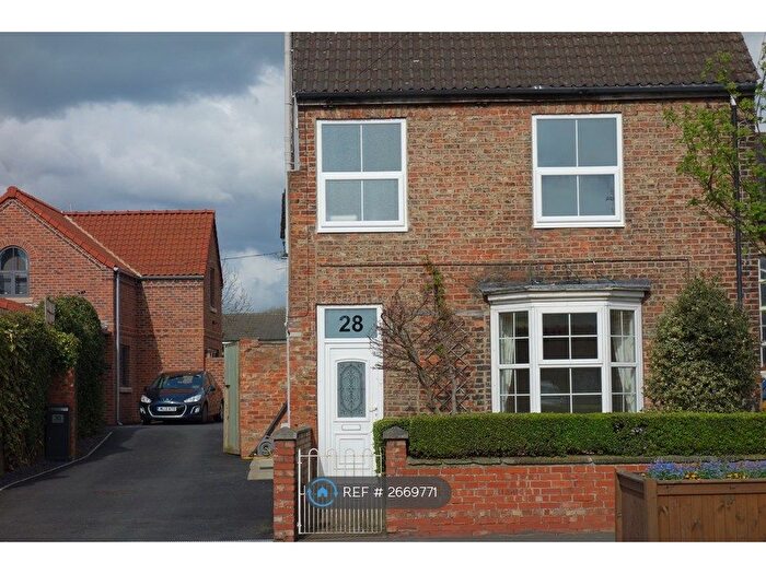 4 Bedroom Semi-detached House To Rent In Long Street, Thirsk, YO7