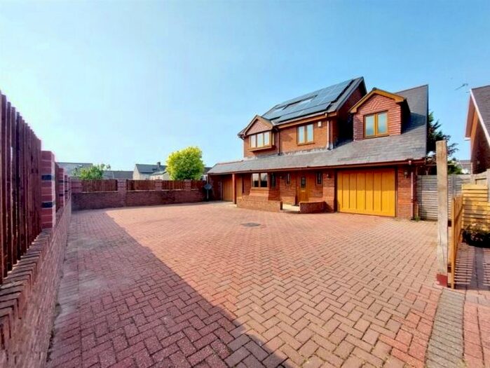 5 Bedroom Detached House To Rent In Oakfield Street, Pontarddulais, Swansea, SA4