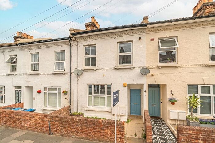 2 Bedroom Flat For Sale In Finborough Road, Tooting, SW17