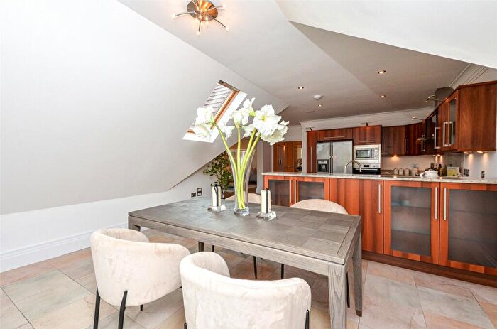 2 Bedroom Apartment For Sale In Walshaw Avenue, Colwyn Bay, Conwy, LL29