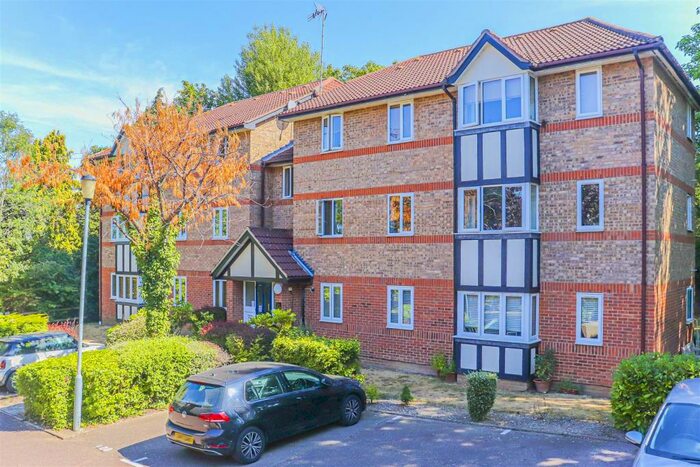 2 Bedroom Apartment To Rent In Deer Close, Hertford, SG13