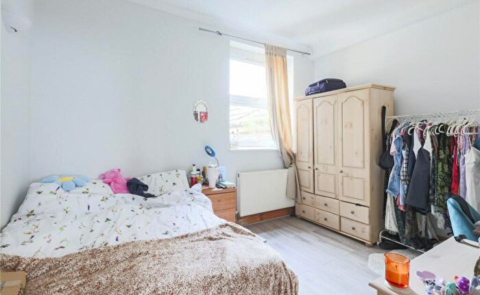 3 Bedroom Flat To Rent In Tooting Bec Road, London, SW17