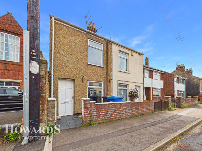 3 Bedroom Semi-Detached House For Sale In Morton Road, Pakefield, NR33