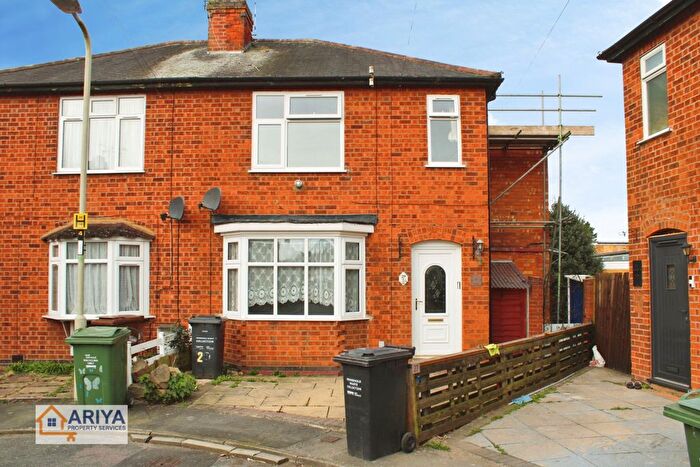 3 Bedroom Semi Detached House To Rent In Lawn Avenue, Birstall, Leicester, LE4