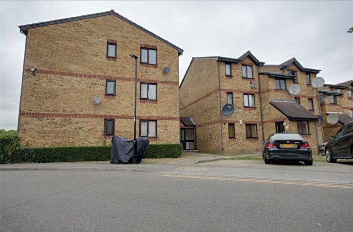 2 Bedroom Flat To Rent In Dunnock Close, London, N9