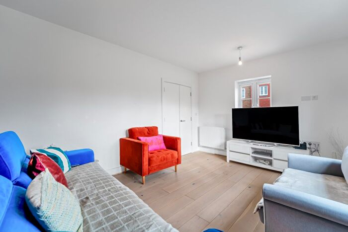 4 Bedroom Detached House For Sale In Beatrice Square, Tadworth, KT20