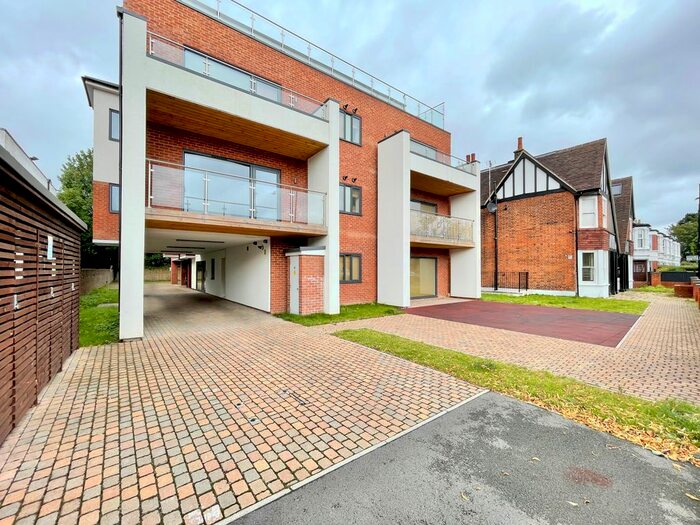 1 Bedroom Flat To Rent In New Wanstead, London, E11