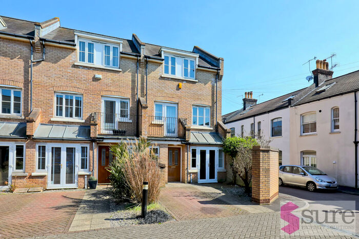 3 Bedroom Town House To Rent In Cambridge Mews, Cambridge Grove, BN3