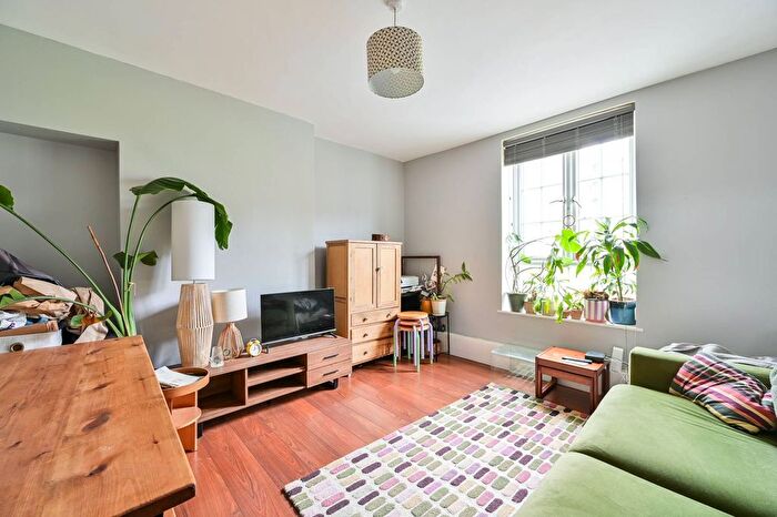 1 Bedroom Flat To Rent In Dog Kennel Hill, East Dulwich, London, SE22