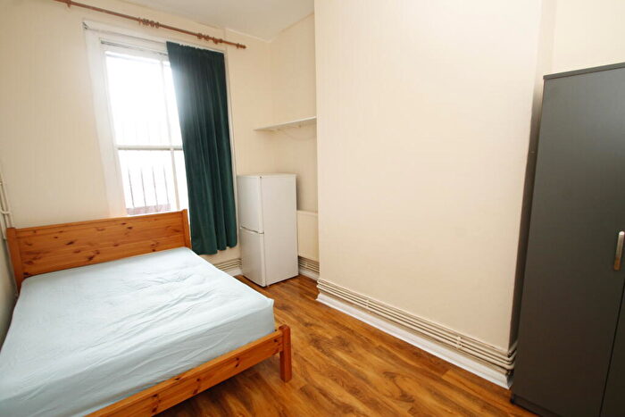 1 Bedroom Flat To Rent In Denmark Hill, SE5