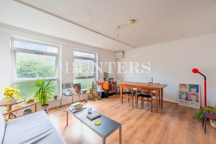 3 Bedroom Flat To Rent In Marlborough Avenue, London, E8