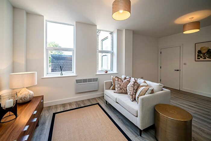 2 Bedroom Flat For Sale In Elm House, The Grove, Slough, SL1