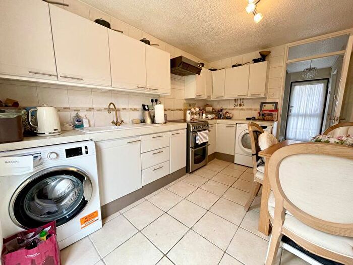 3 Bedroom Terraced House For Sale In Enfield Close, Dunstable, LU5