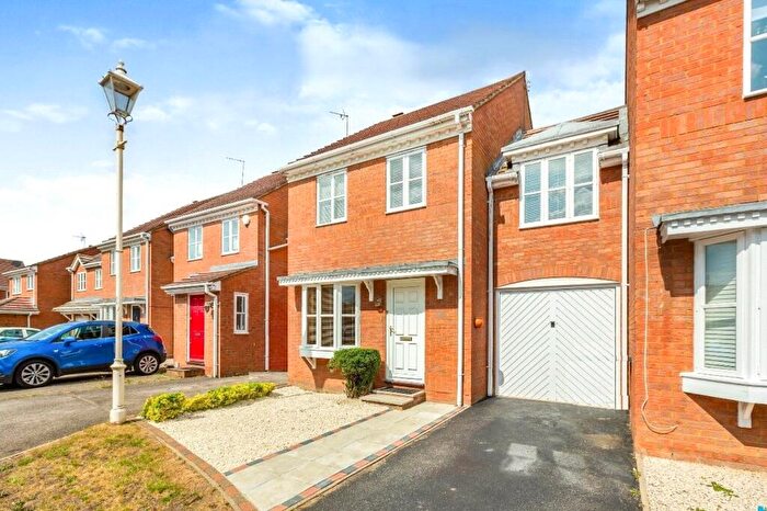 3 Bedroom Detached House To Rent In Lark Vale, HP19