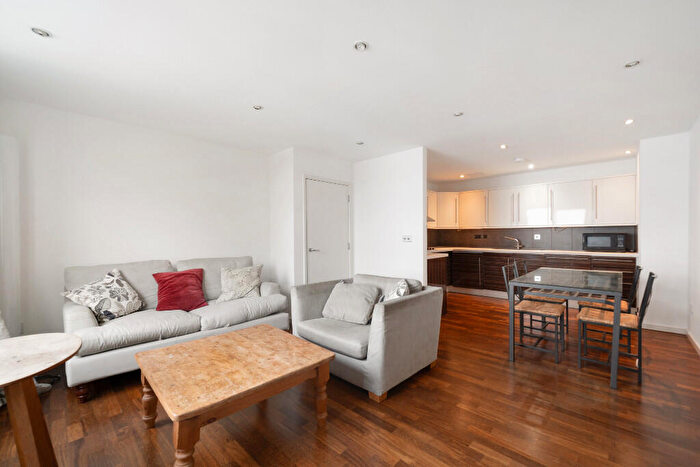 2 Bedroom Apartment For Sale In Mildmay Park, London, N1