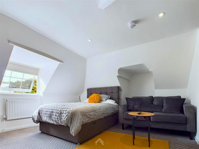 Studio To Rent In Blanche Lane, South Mimms, EN6