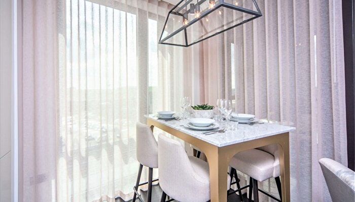 2 Bedroom Flat To Rent In Charles Clowes Walk, London, SW11