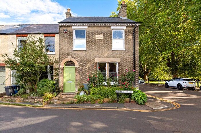 3 Bedroom Semi-Detached House For Sale In Fisher Street, Cambridge, Cambridgeshire, CB4