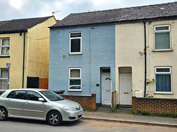 4 Bedroom Semi-Detached House To Rent In Great Western Road, Gloucester, GL1