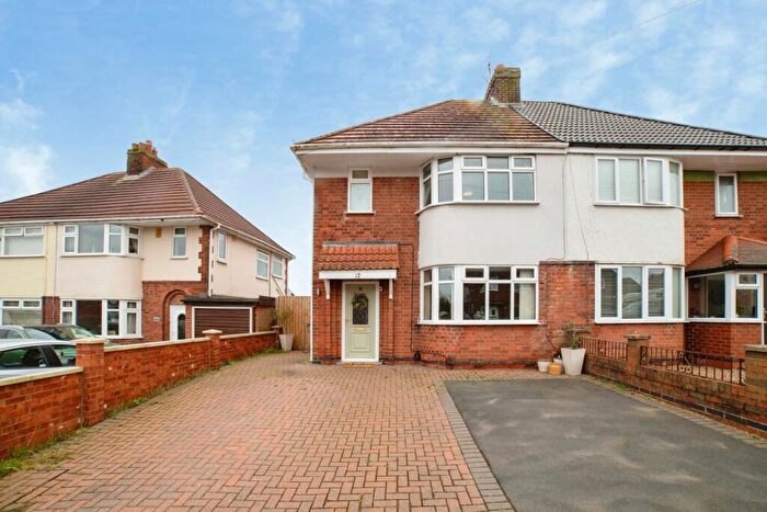 3 Bedroom Semi Detached House For Sale In Hermitage Avenue, Mansfield, Nottinghamshire, NG18