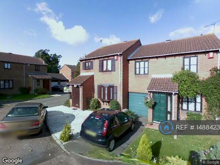 3 Bedroom Semi-Detached House To Rent In Mawbray Close, Lower Earley, Reading, RG6