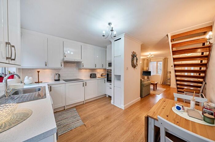 2 Bedroom Terraced House For Sale In Henley Drive, London, SE1