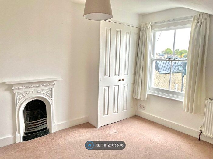 2 Bedroom Flat To Rent In Gayville Road, London, SW11