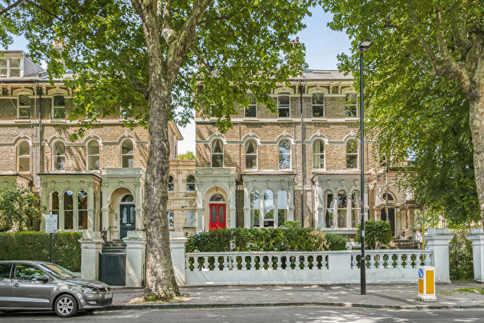 3 Bedroom Apartment For Sale In Highbury New Park, London, N5