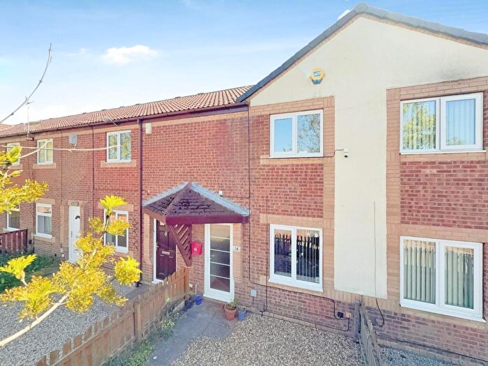 2 Bedroom Terraced House For Sale In Musgrave Mount, Leeds, LS13