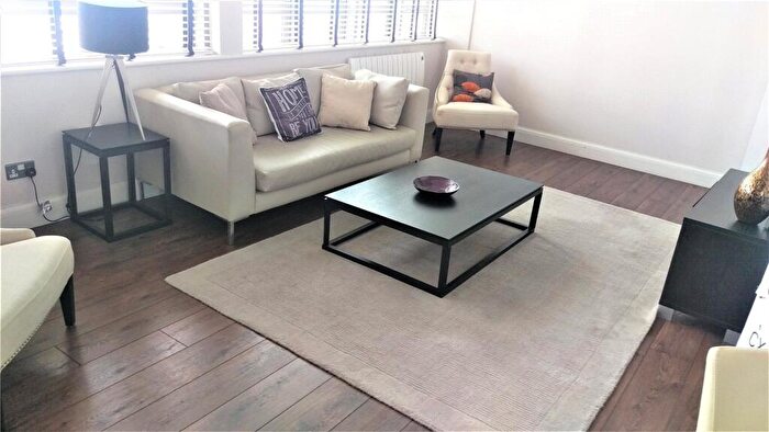 2 Bedroom Apartment To Rent In City Road, Old Street, London, EC1V