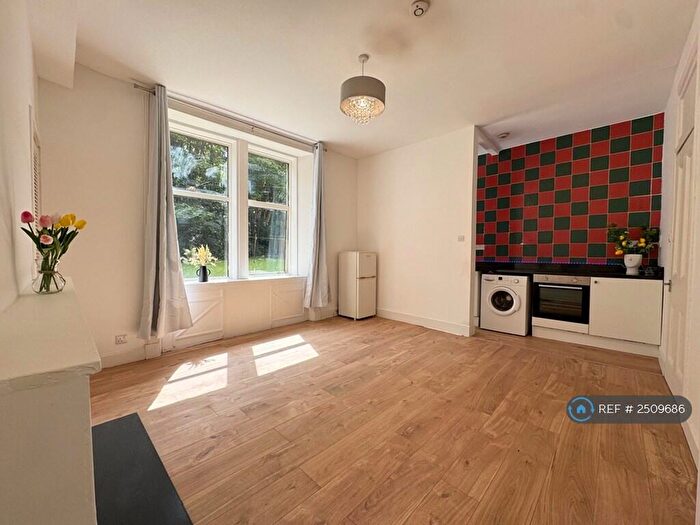 1 Bedroom Flat To Rent In Blackhall Street, Paisley, PA1