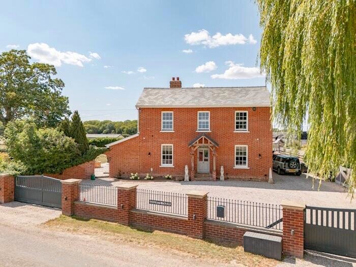 5 Bedroom Detached House For Sale In Chelmsford Road, High Easter, CM1