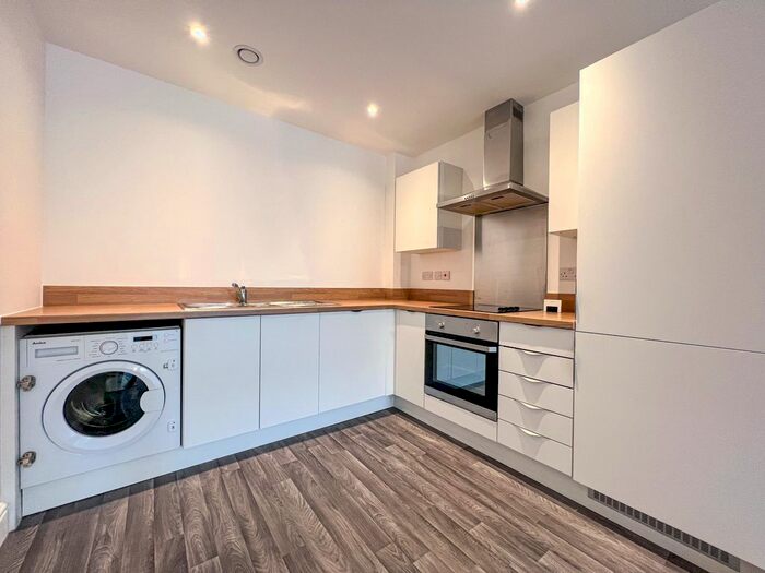 1 Bedroom Flat To Rent In Southdownview Road, Broadwater, Worthing, BN14