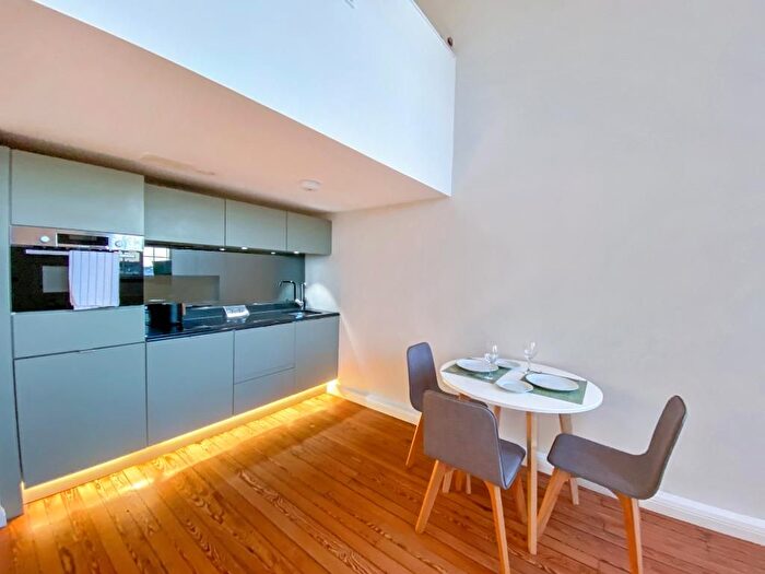 1 Bedroom Flat To Rent In Flat, Mcdonald Road, Edinburgh, EH7