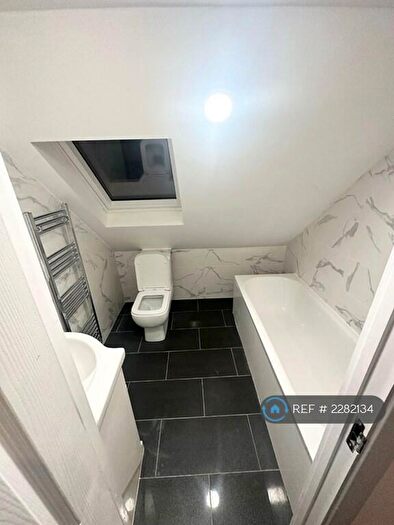 4 Bedroom Flat To Rent In Avery Gardens, Ilford, IG2