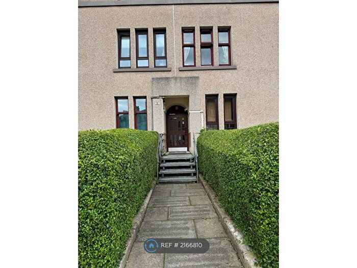 3 Bedroom Flat To Rent In Ballindalloch Drive, Glasgow, G31