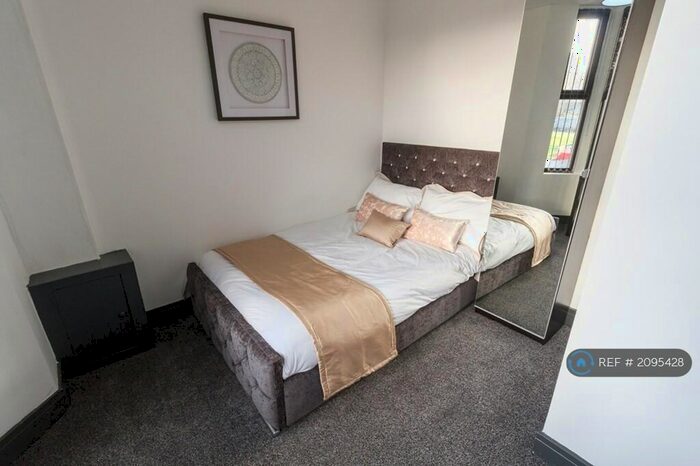 6 Bedroom Semi-Detached House To Rent In Toft Street, Liverpool, L7