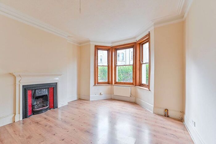 2 Bedroom Flat To Rent In Mowll Street, Oval, London, SW9