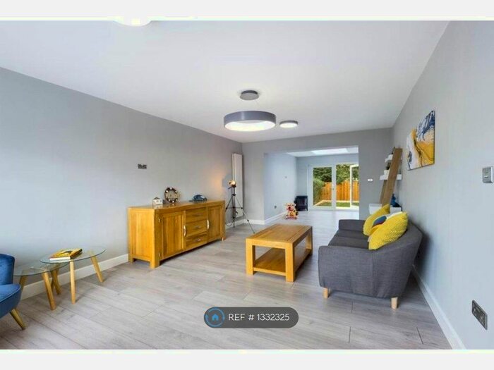 3 Bedroom Semi-Detached House To Rent In Fernwood Crescent, Nottingham, NG8