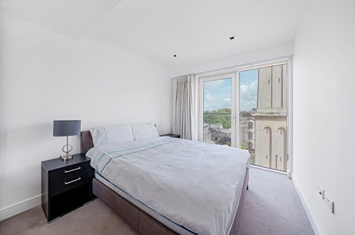 1 Bedroom Flat For Sale In Kew Bridge Road, Brentford, TW8