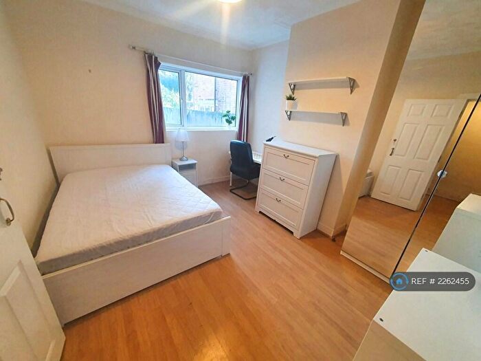 5 Bedroom Semi-Detached House To Rent In Wilton Avenue, Southampton, SO15