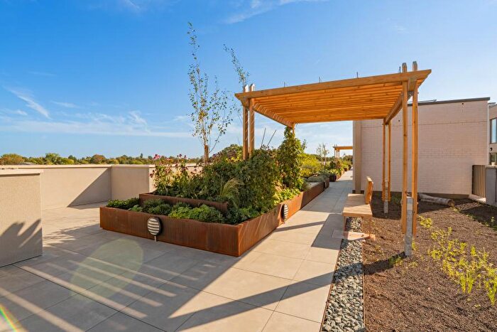 2 Bedroom Apartment For Sale In Eddington Avenue, Cambridge, CB3