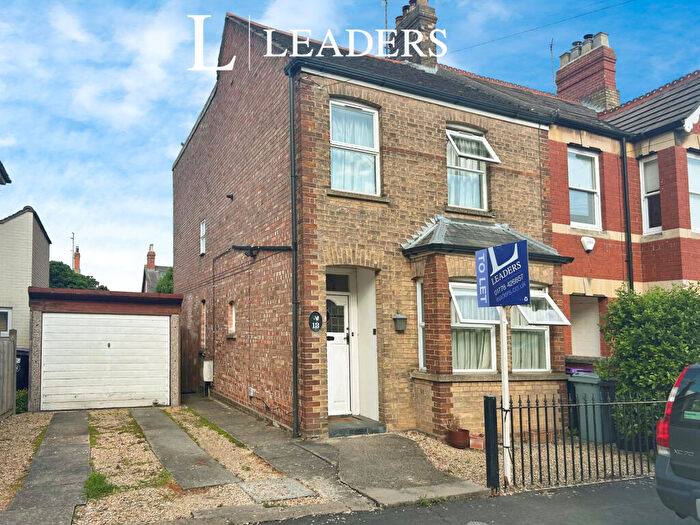 3 Bedroom Semi-Detached House To Rent In Queens Street, Stamford, PE9