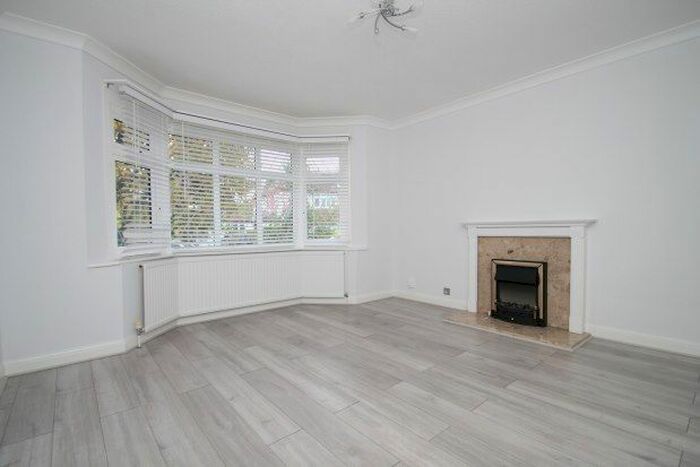 4 Bedroom Property To Rent In Graham Close, Croydon, CR0