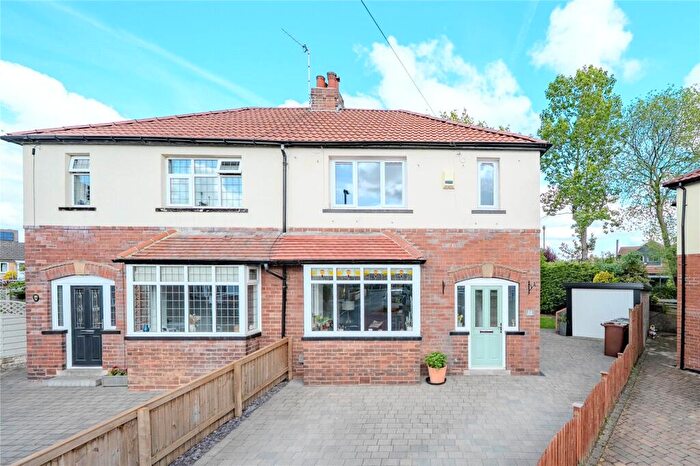 3 Bedroom Semi-Detached House For Sale In Deneway, Stanningley, Pudsey, LS28