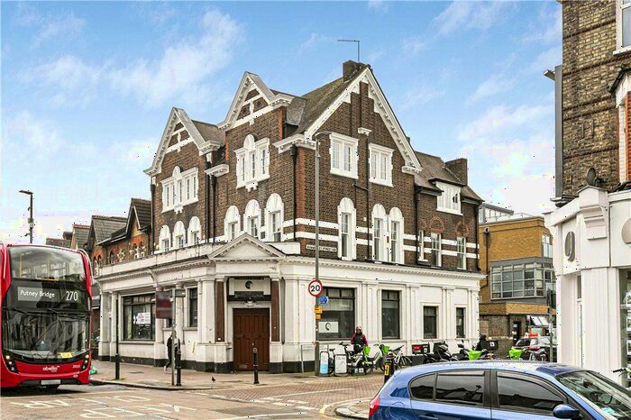 2 Bedroom Flat To Rent In Garratt Lane, London, SW18