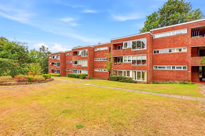 2 Bedroom Flat For Sale In Shaw Lane, Leeds, LS6
